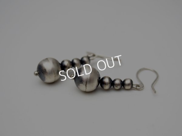 画像2: ナバホパール　アンティークフィニッシュピアス (2)