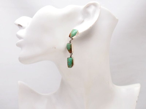 画像2: ナバホ　3連グリーンターコイズ　スイングピアス (2)